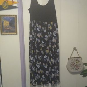 Black sleeveless dress